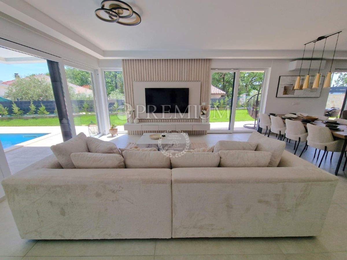 Omišalj, ekskluzivna novogradnja z bazenom!