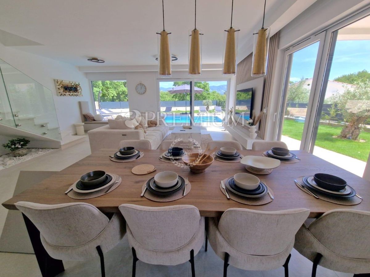 Omišalj, ekskluzivna novogradnja z bazenom!