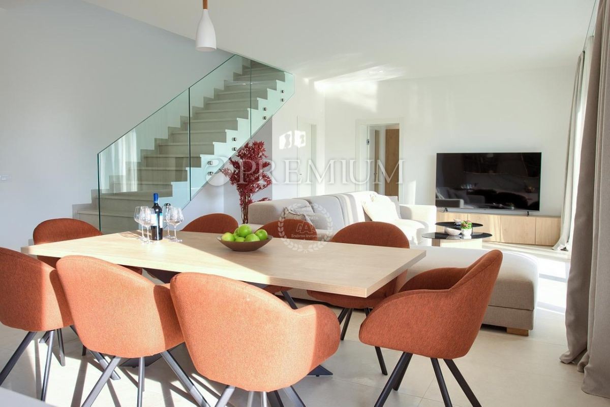 Krk, okolica, impozantna novogradnja s panoramskim pogledom na morje!