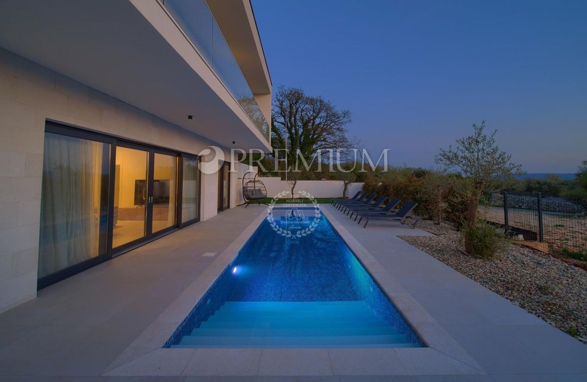 Krk, okolica, impozantna novogradnja s panoramskim pogledom na morje!