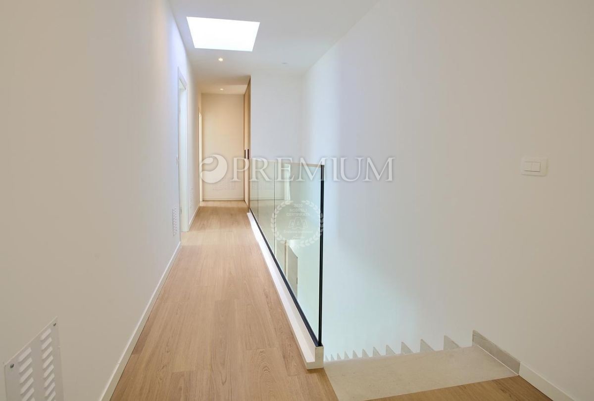 Krk, okolica, impozantna novogradnja s panoramskim pogledom na morje!