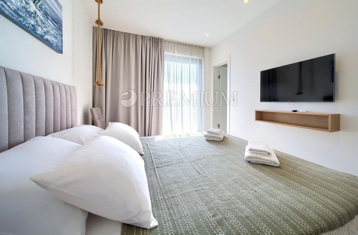 Krk, okolica, impozantna novogradnja s panoramskim pogledom na morje!