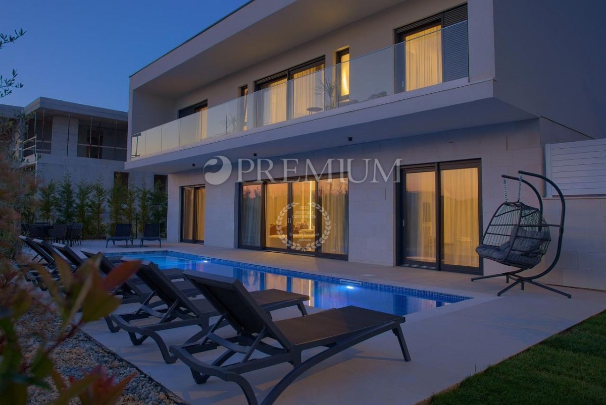 Krk, okolica, impozantna novogradnja s panoramskim pogledom na morje!