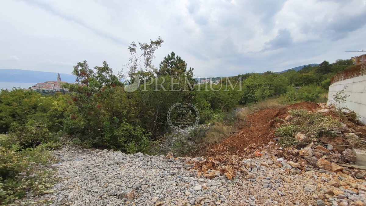 Vrbnik, zazidljiva parcela 200 m od morja! Pogled na morje!