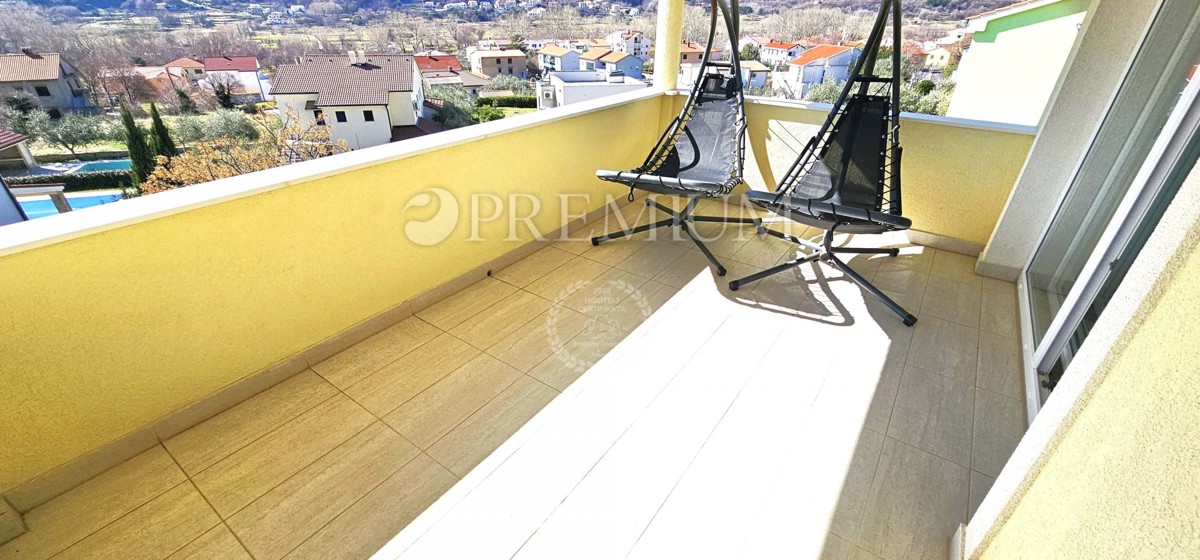 Baška, ožja okolica, hiša z razgledom na morje in bazenom!