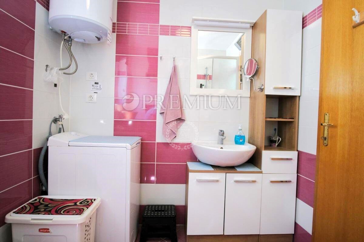 Klimno, Krk – apartma z razgledom na morje, blizu plaže!