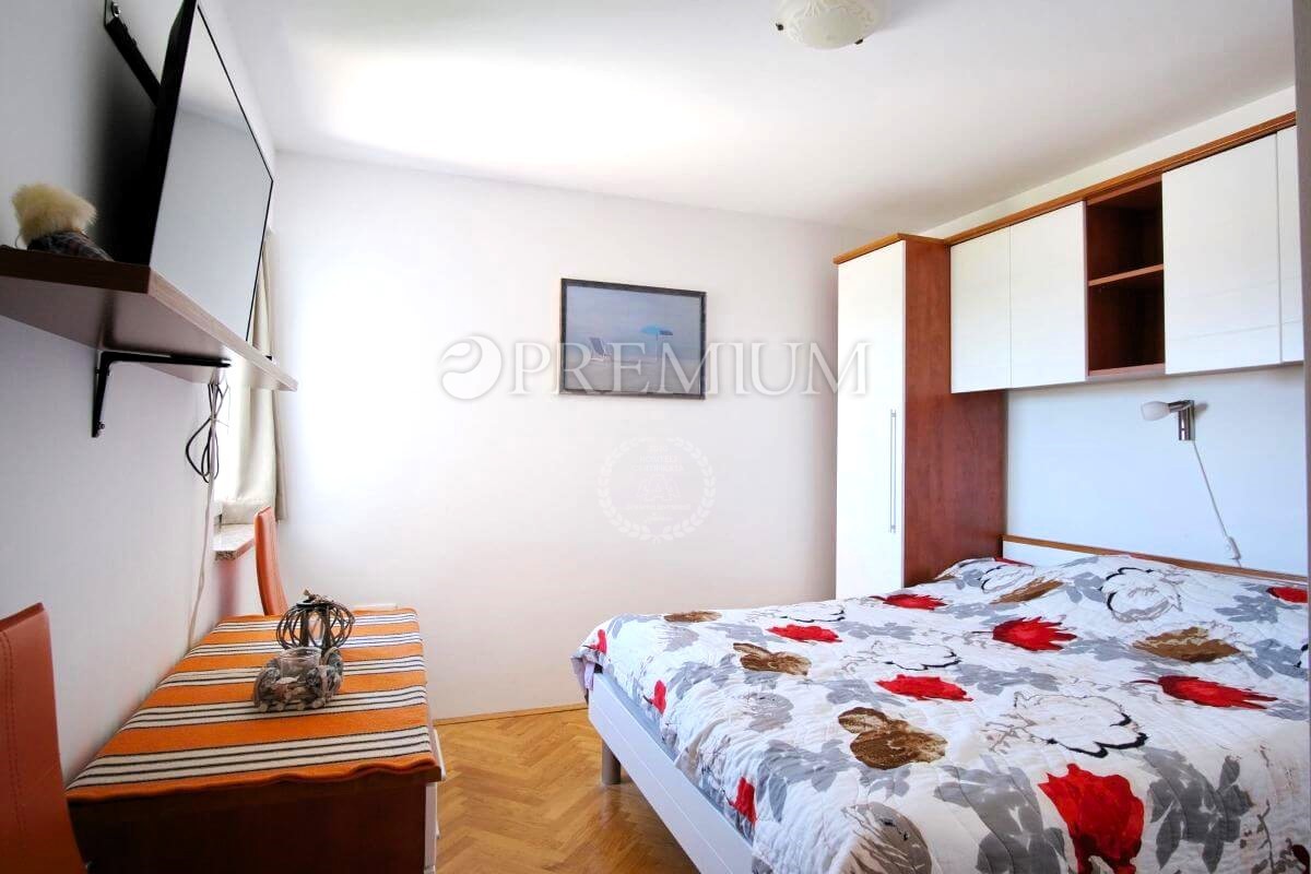 Klimno, Krk – apartma z razgledom na morje, blizu plaže!