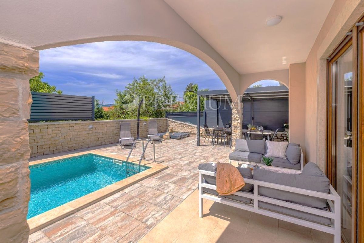 Krk, hiša z dvema enotama na mirni lokaciji!