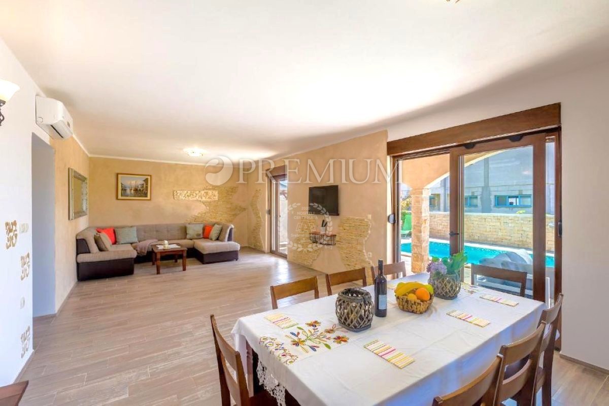 Krk, hiša z dvema enotama na mirni lokaciji!