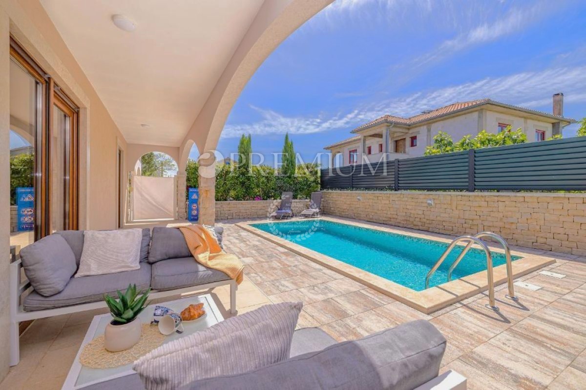 Krk, hiša z dvema enotama na mirni lokaciji!