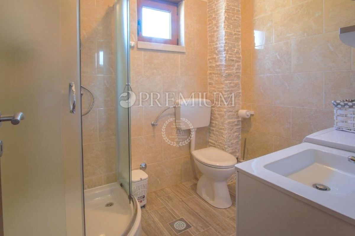 Krk, hiša z dvema enotama na mirni lokaciji!