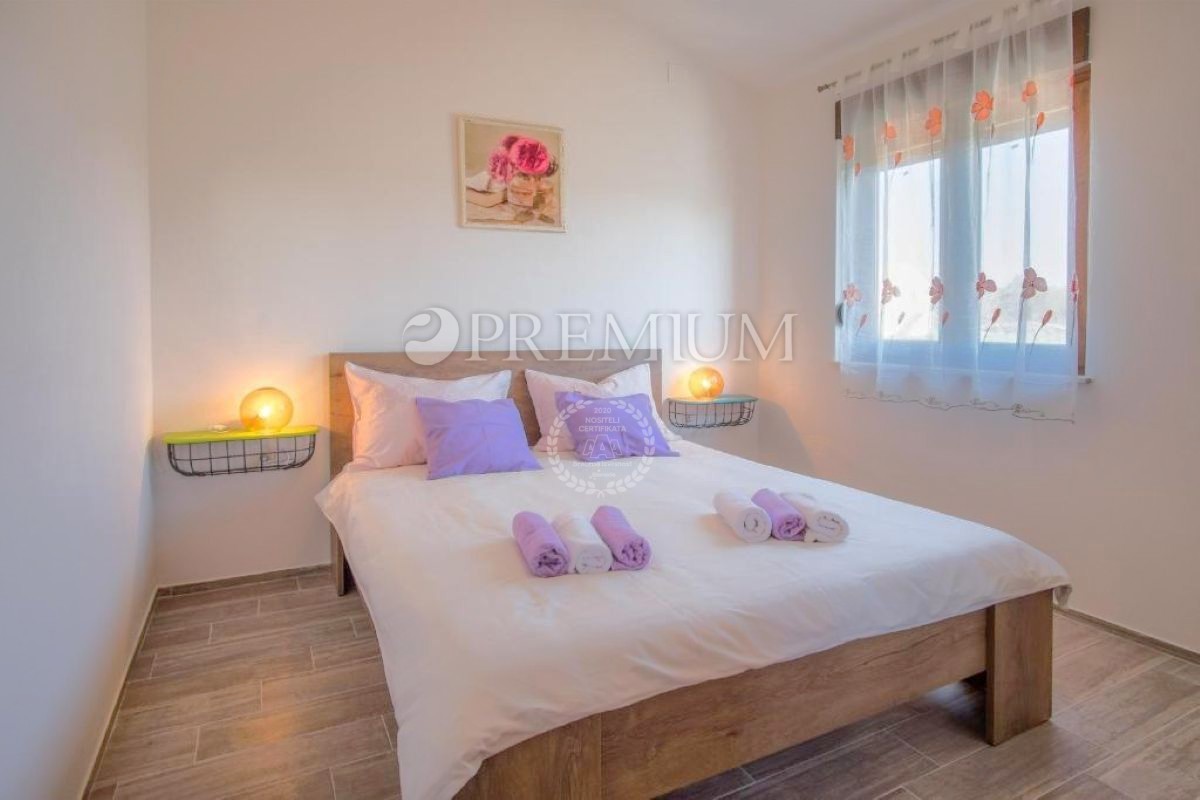 Krk, hiša z dvema enotama na mirni lokaciji!