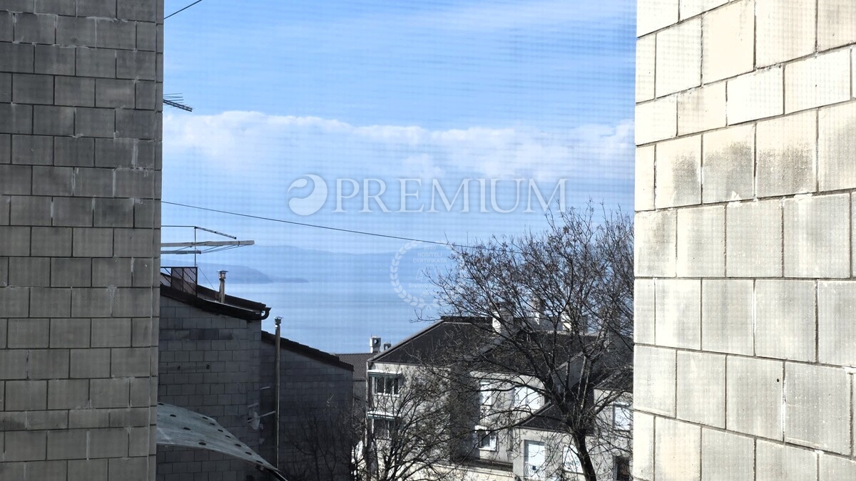 Njivice, stanovanje blizu morja na dobri lokaciji!