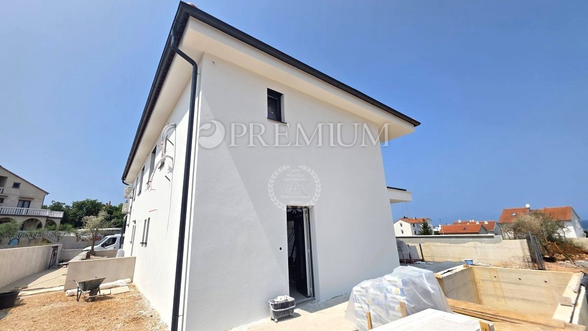 Malinska, prodaja moderne hiše dvojček, s pogledom na morje!