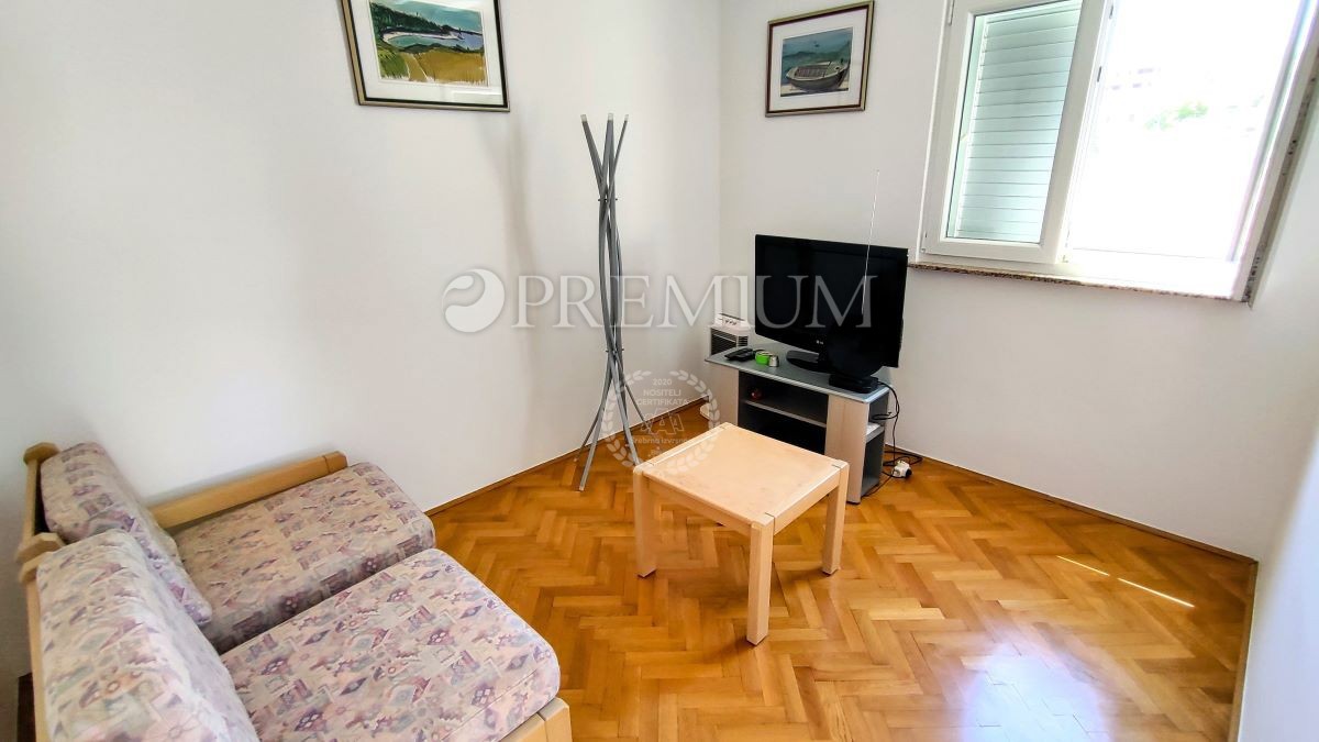 Šilo, apartma 80 m od plaže, z vrtom in pogledom na morje!