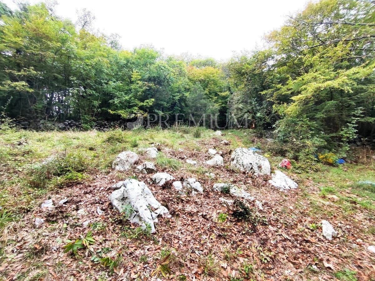 Vrbnik, okolica, zemljišče za gradnjo z glavnim projektom!