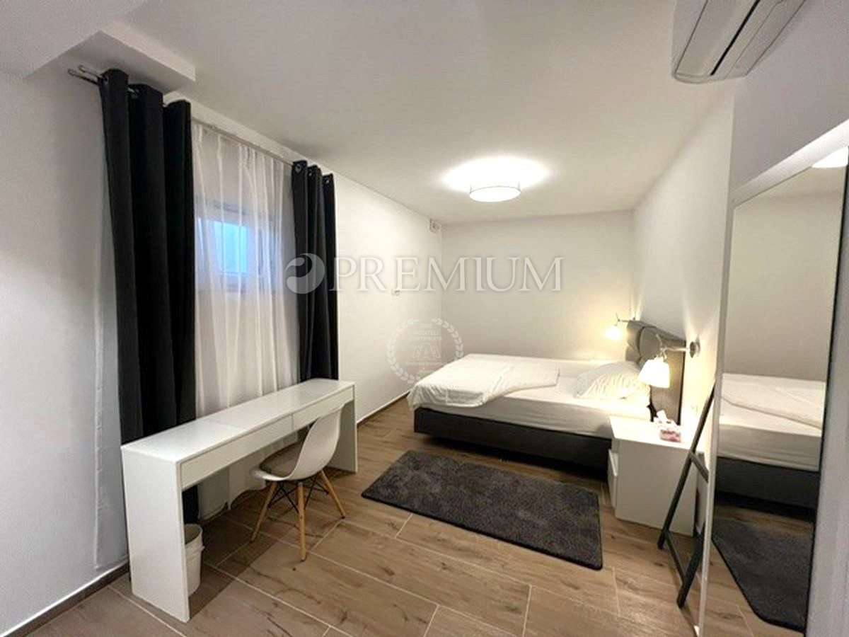 Njivice, apartma v novogradnji s bazenom!