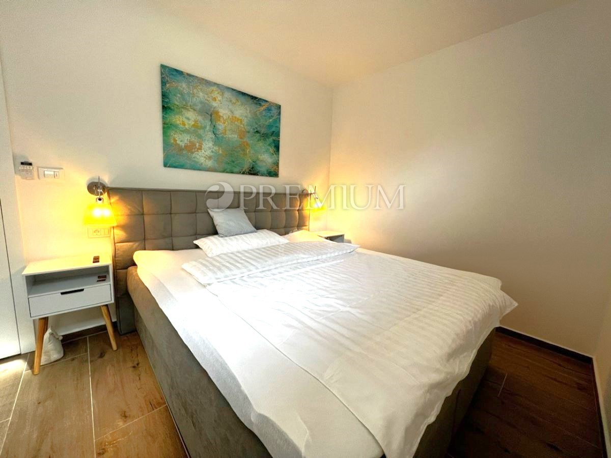 Njivice, apartma v novogradnji s bazenom!