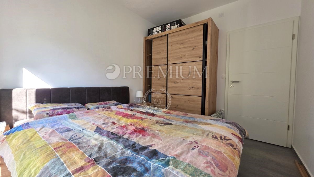 Njivice – Na novo urejeno stanovanje na mirni lokaciji!