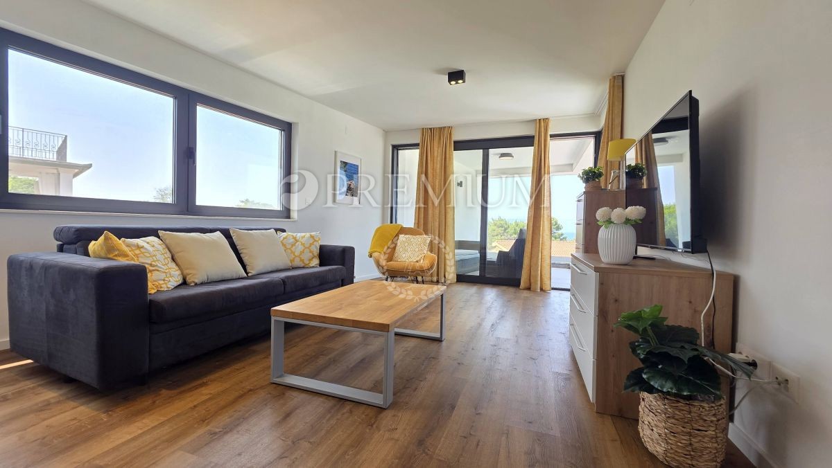 Luksuzno opremljen Penthouse s pogledom na morje!
