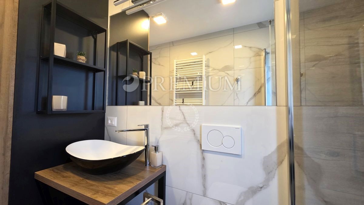 Luksuzno opremljen Penthouse s pogledom na morje!