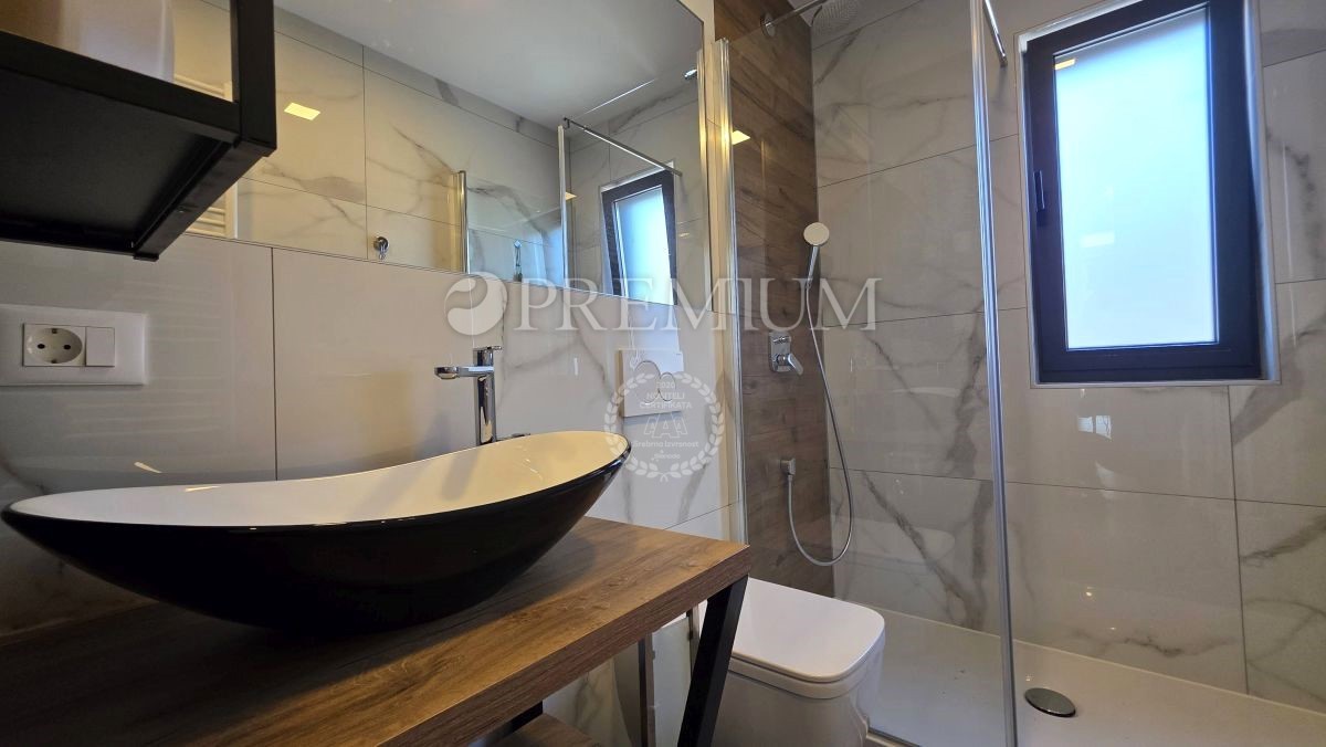 Luksuzno opremljen Penthouse s pogledom na morje!