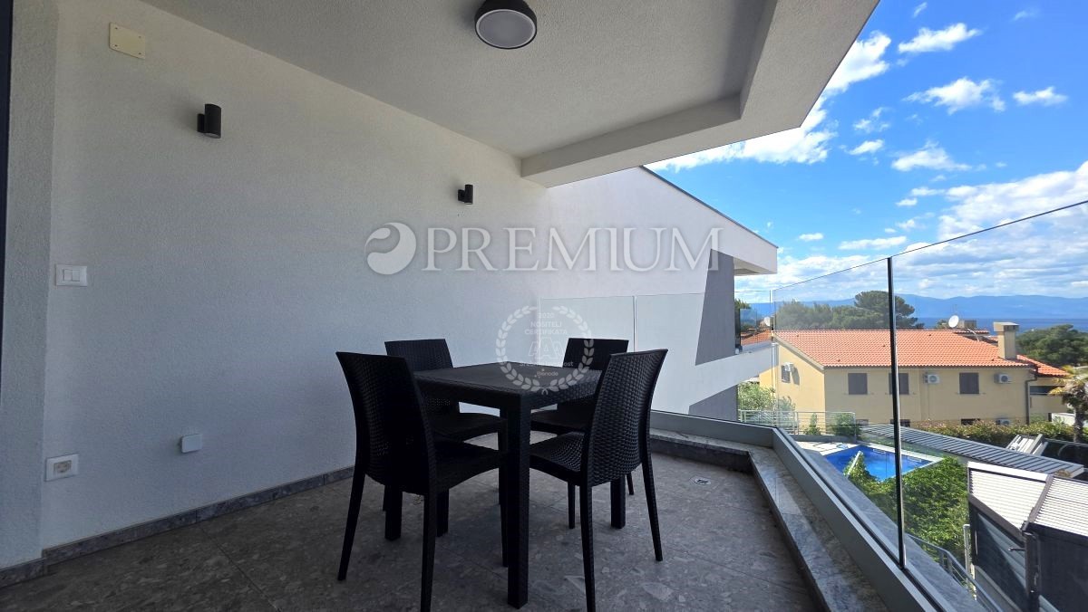 Luksuzno opremljen Penthouse s pogledom na morje!