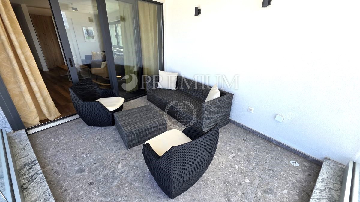 Luksuzno opremljen Penthouse s pogledom na morje!