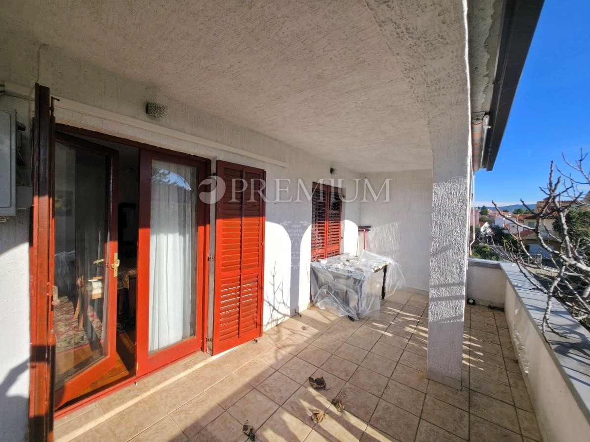 Mesto Krk – Hiša blizu morja s tremi apartmaji!