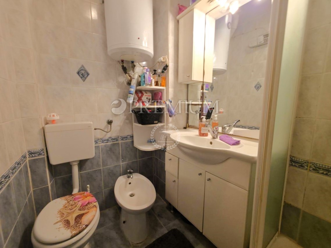 Mesto Krk – Hiša blizu morja s tremi apartmaji!