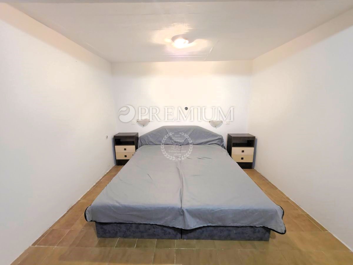 Mesto Krk – Hiša blizu morja s tremi apartmaji!