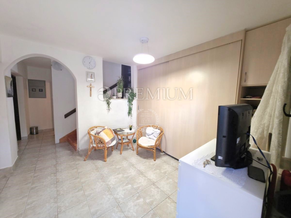 Mesto Krk – Hiša blizu morja s tremi apartmaji!