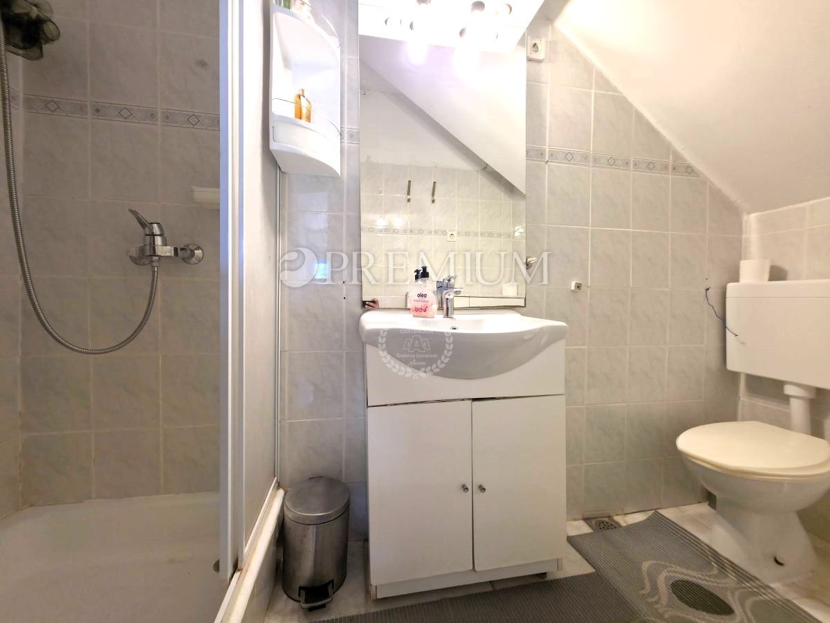 Mesto Krk – Hiša blizu morja s tremi apartmaji!