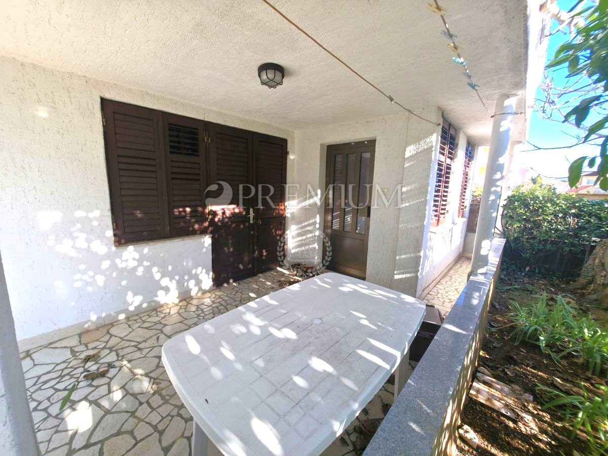 Mesto Krk – Hiša blizu morja s tremi apartmaji!