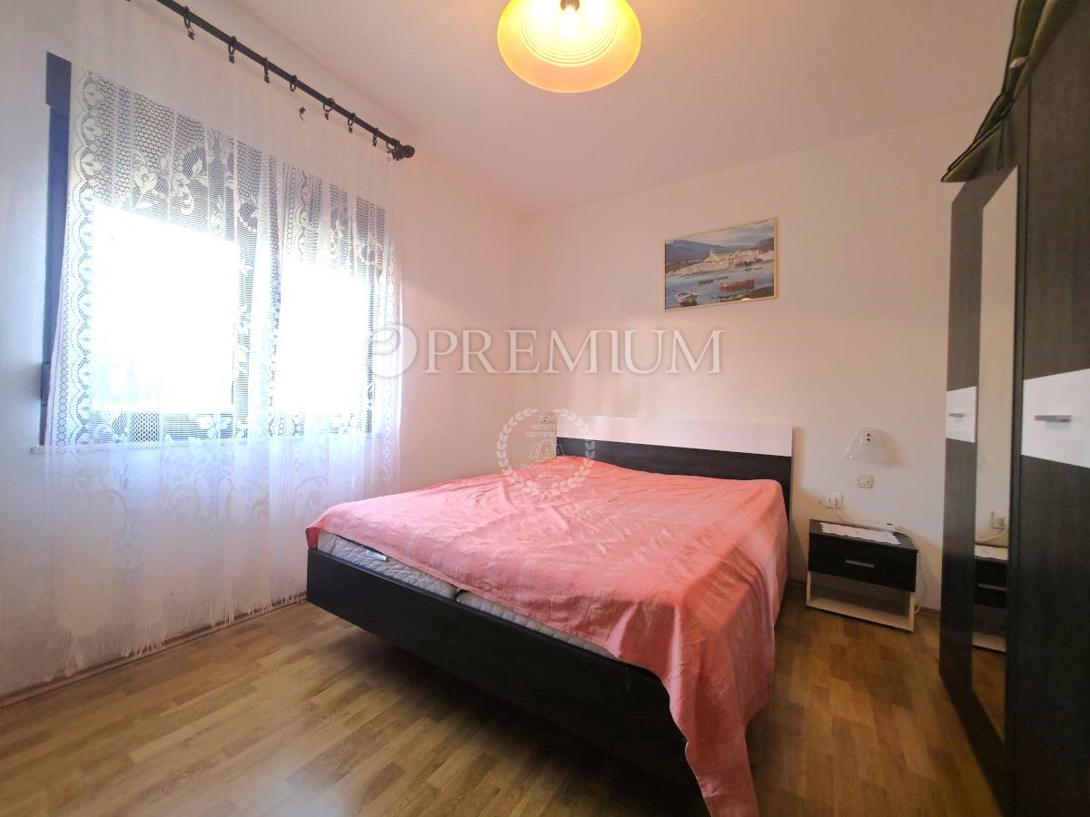 Mesto Krk – Hiša blizu morja s tremi apartmaji!