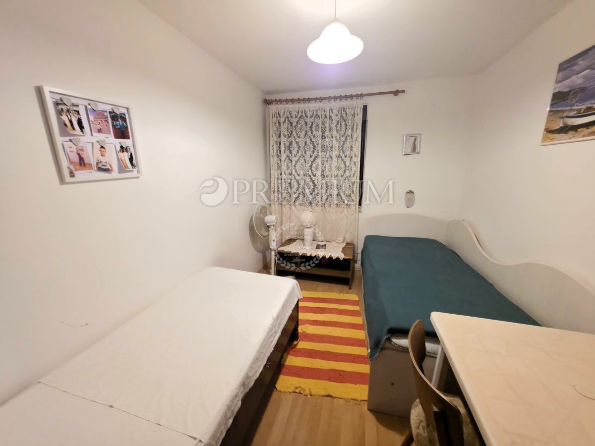 Mesto Krk – Hiša blizu morja s tremi apartmaji!