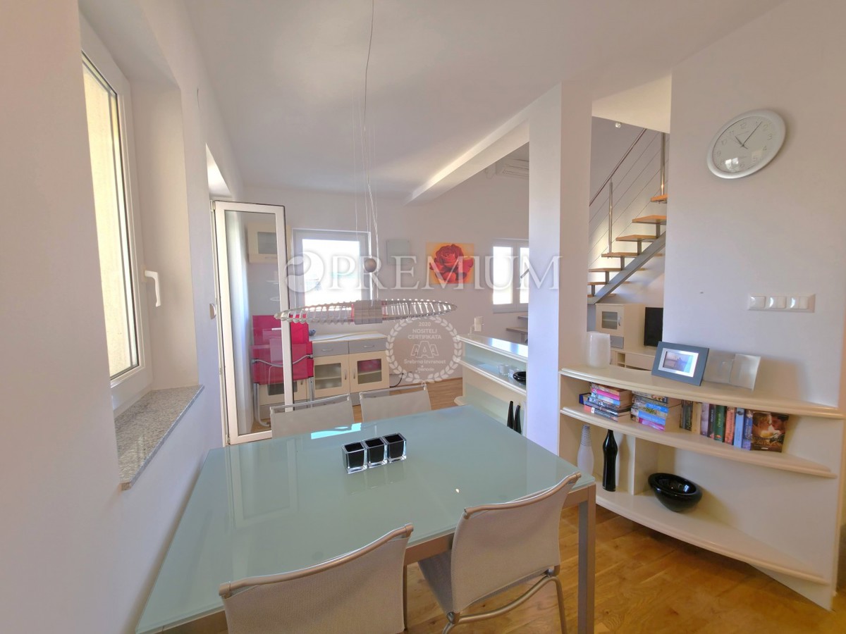 Malinska, apartma z razgledom na morje v bližini centra!