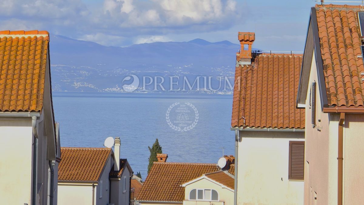 Malinska, apartma z razgledom na morje v bližini centra!