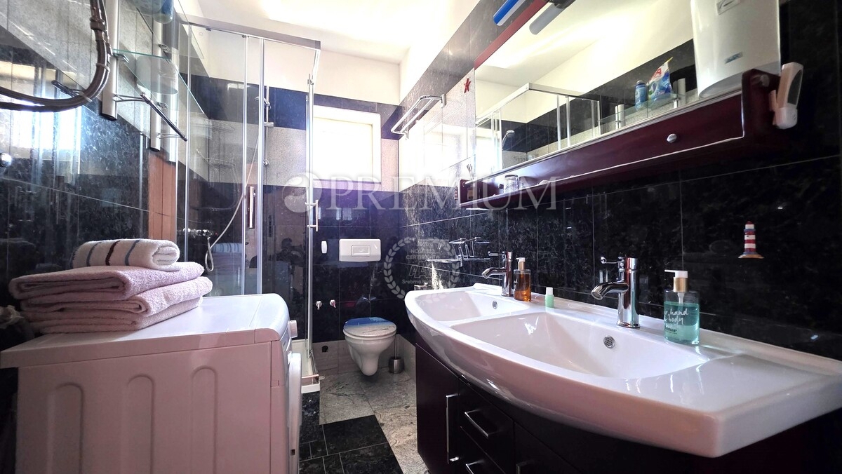 Otok Krk, Uvala Soline apartma prva vrsta ob morju!