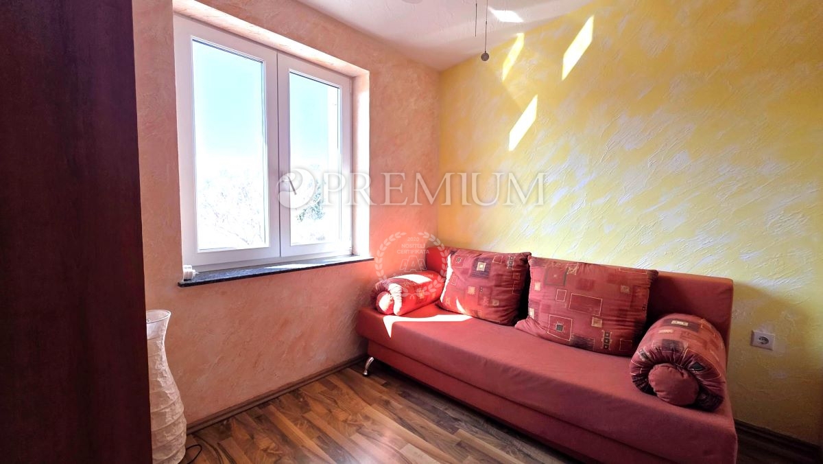 Otok Krk, Uvala Soline apartma prva vrsta ob morju!