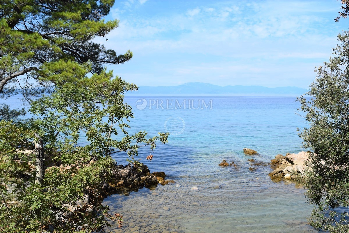 Malinska, prodaja gradbenih zemljišč za gostinstvo in turistične namene! Top lokacija, tik ob morju !!