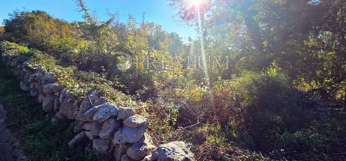 Malinska, prodamo zazidljivo zemljišče, 2 km od morja!