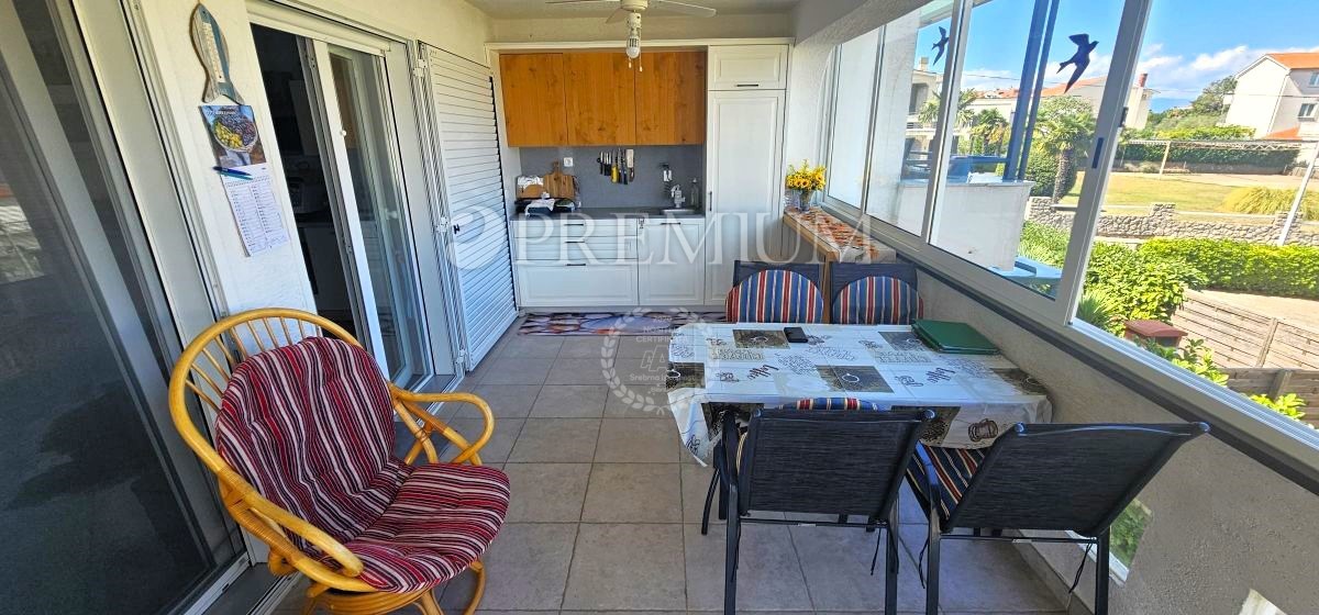 Malinska, apartma s pogledom na morje, 200 m od morja!