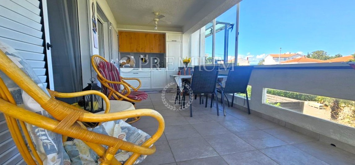 Malinska, apartma s pogledom na morje, 200 m od morja!