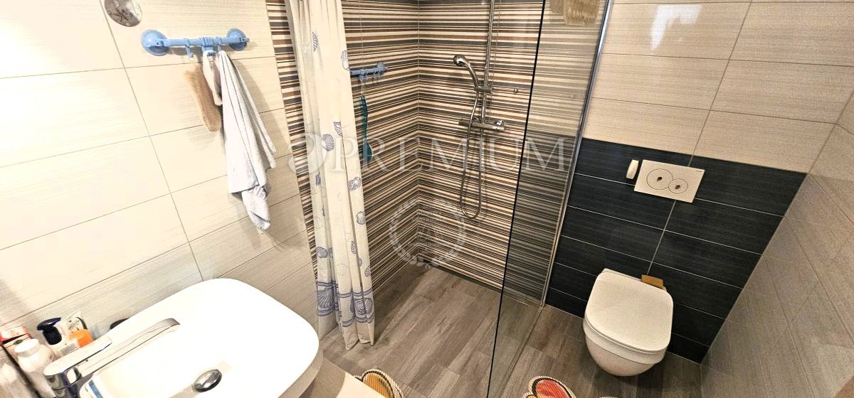 Malinska, apartma s pogledom na morje, 200 m od morja!