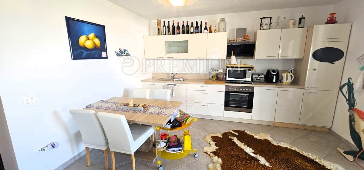 Malinska, apartma s pogledom na morje, 200 m od morja!