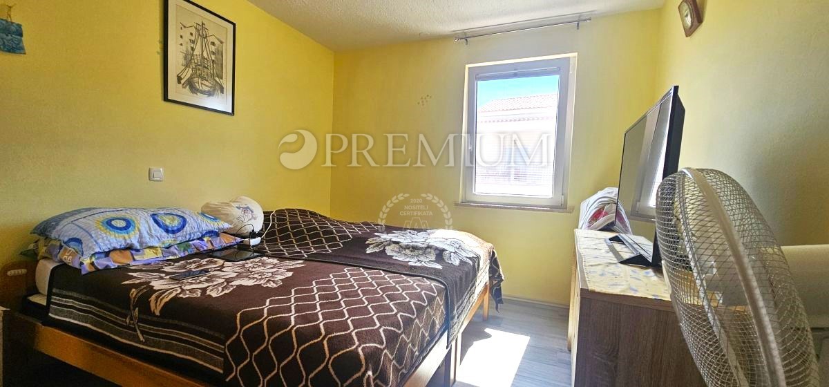 Malinska, apartma s pogledom na morje, 200 m od morja!