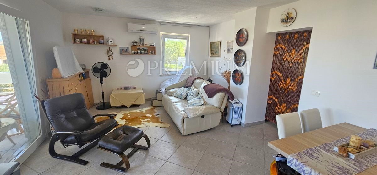 Malinska, apartma s pogledom na morje, 200 m od morja!