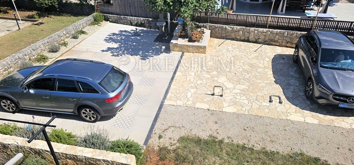 Malinska, apartma s pogledom na morje, 200 m od morja!