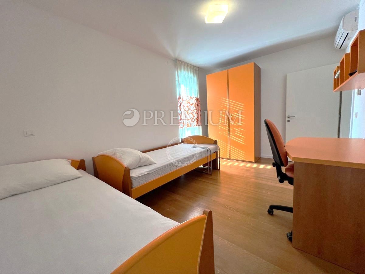 Malinska, apartma s pogledom na morje in garažo!
